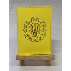 Обкл. на паспорт '' Герб великий '' №2 шкіра 195х135 жовтий Обкл. на паспорт '' Герб великий '' №2 шкіра 195х135 жовтий